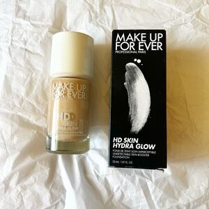 Make Up For Ever HD Hydra Glow in 1Y06